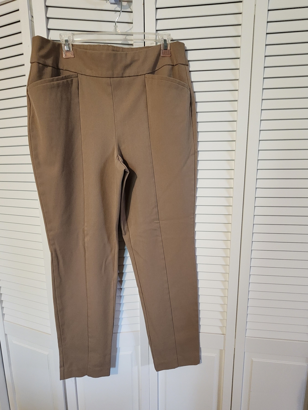 Chico's Slim Ankle Ponte Pants in Taupe